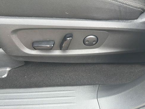 Used 2025 Nissan Pathfinder SV AWD/4WD image 19