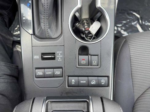 Used 2020 Toyota Highlander L image 34