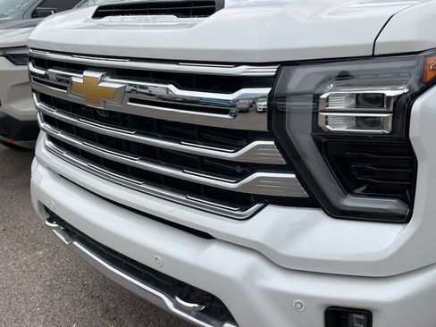 Used 2025 Chevrolet Silverado 3500 High Country w/ High Country Premium Package AWD/4WD image 12