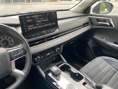 Used 2025 Mitsubishi Outlander SE AWD/4WD image 23