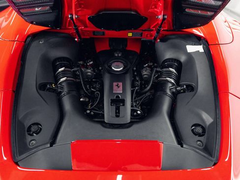Used 2021 Ferrari F8 Spider image 30