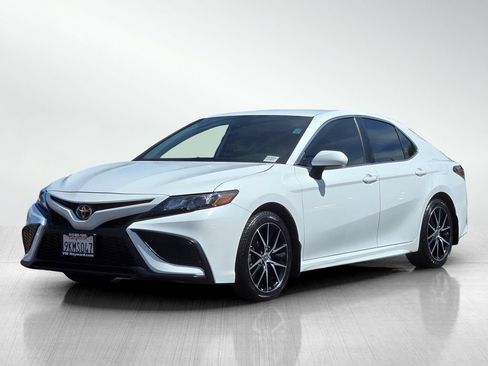Used 2024 Toyota Camry SE FWD image 9