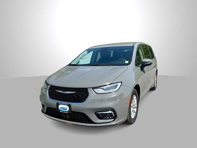 Used 2023 Chrysler Pacifica Touring-L