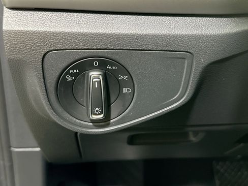 Used 2022 Volkswagen Atlas Cross Sport SE image 18