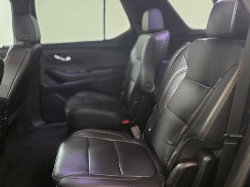Used 2022 Chevrolet Traverse LT w/ Midnight/Sport Edition image 26
