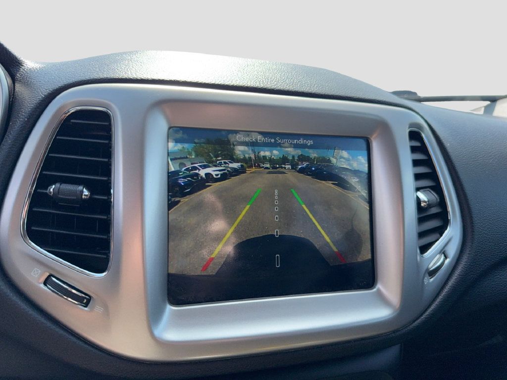 Used 2018 Jeep Compass Latitude w/ Popular Equipment Group AWD/4WD image 19