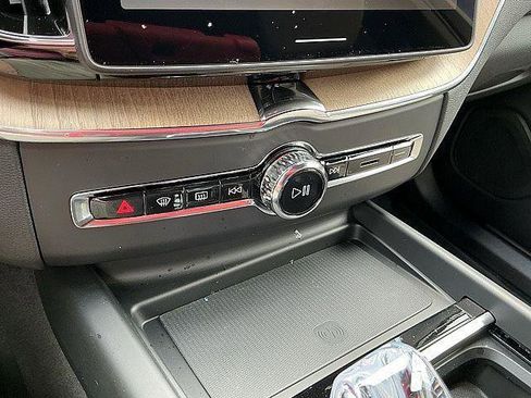 New 2026 Volvo XC60 T8 Plus w/ Climate Package AWD/4WD image 18