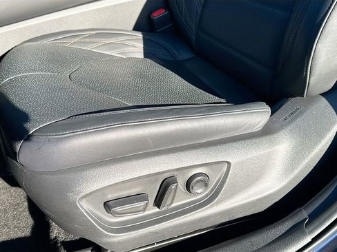 Used 2021 Toyota Avalon Limited image 24