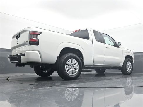 Used 2023 Nissan Frontier SV w/ Technology Package image 11