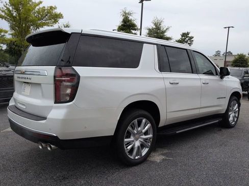 Used 2024 Chevrolet Suburban High Country w/ Advanced Technology Package AWD/4WD image 4