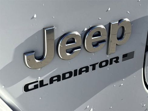 Used 2023 Jeep Gladiator Overland image 7