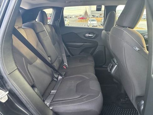 Used 2016 Jeep Cherokee Latitude w/ Comfort & Convenience Group image 24