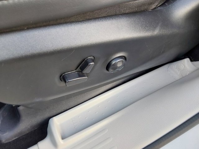 Used 2024 Chrysler Pacifica Touring-L FWD image 22