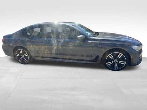 Used 2016 BMW 740i image 32