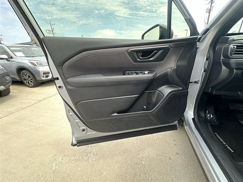 Used 2025 Subaru Forester Premium AWD/4WD image 12