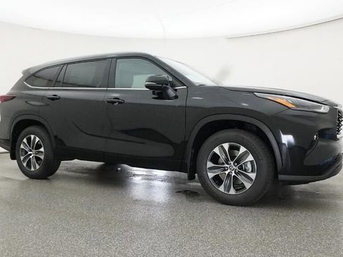 New 2026 Toyota Highlander XLE image 28