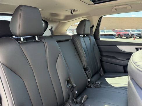 Used 2025 Acura MDX FWD image 40