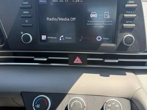 Used 2023 Hyundai Elantra SE FWD image 16