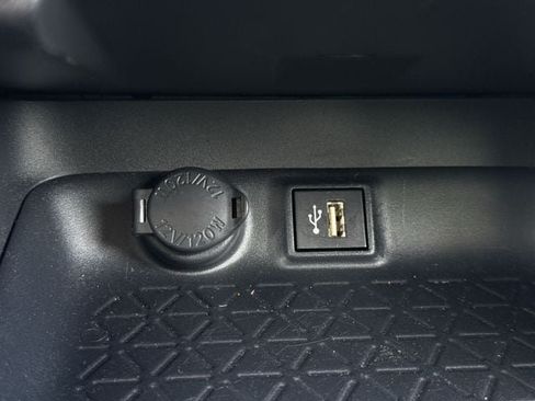 Used 2025 Toyota RAV4 XLE FWD image 22