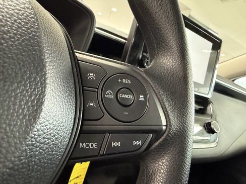 Used 2025 Toyota Corolla LE image 14