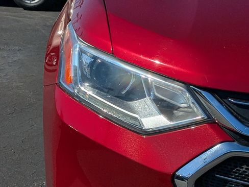 Used 2021 Chevrolet Traverse LT image 10