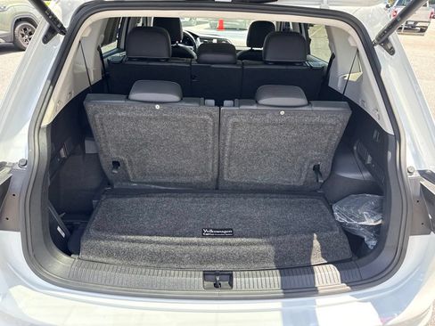 Certified 2022 Volkswagen Tiguan SE w/ Panoramic Sunroof Package FWD image 11