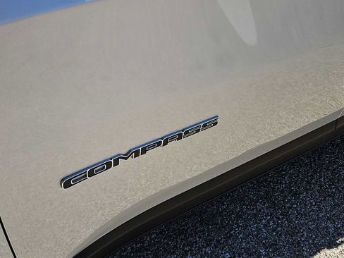 Used 2025 Jeep Compass Limited AWD/4WD image 11