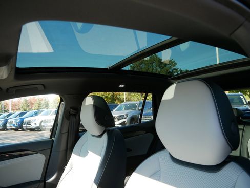 New 2026 Volkswagen Tiguan SE R-Line image 9