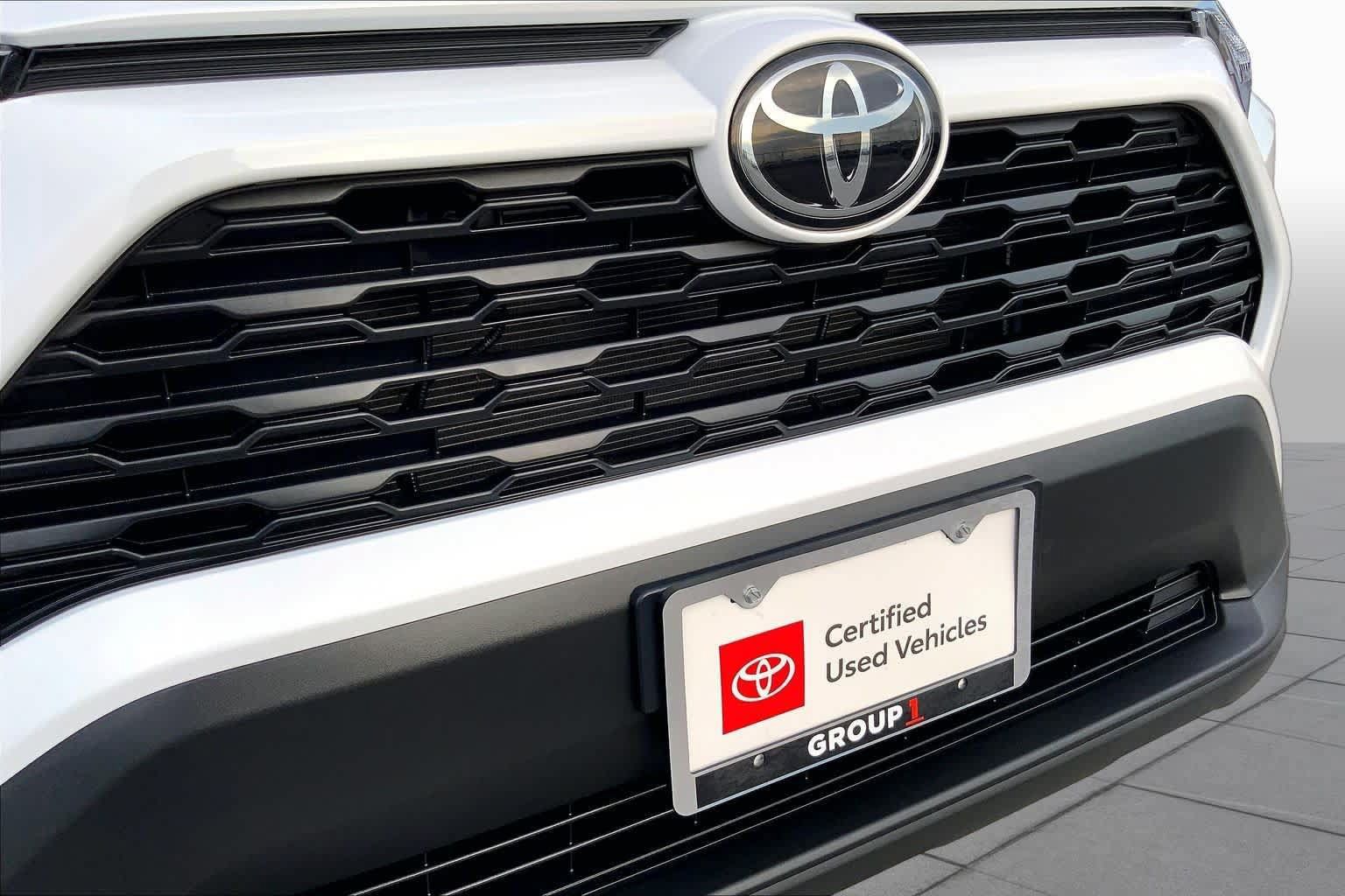 Used 2025 Toyota RAV4 LE AWD/4WD image 29