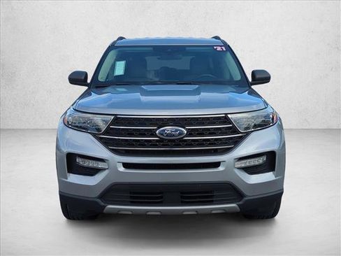 Used 2021 Ford Explorer XLT w/ Equipment Group 202A AWD/4WD image 2
