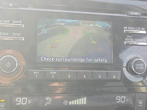 Used 2017 Nissan Rogue SV image 23