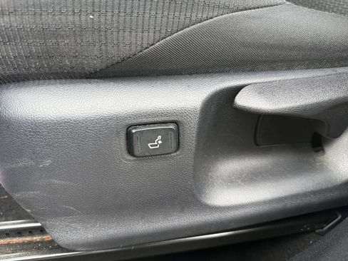 Used 2018 Toyota C-HR XLE FWD image 28