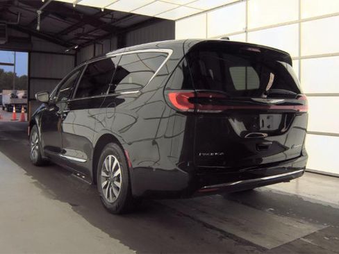 Used 2022 Chrysler Pacifica Limited FWD image 9