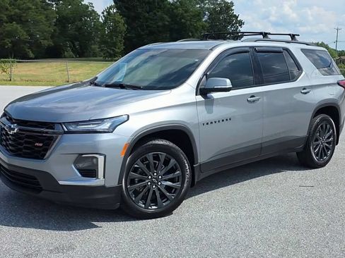Certified 2023 Chevrolet Traverse RS w/ LPO, Floor Liner Package AWD/4WD image 4