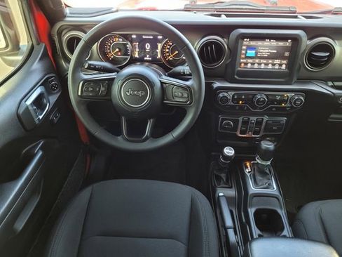 Used 2023 Jeep Gladiator Willys image 18