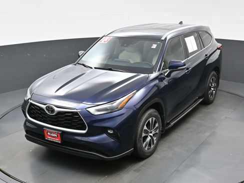 Used 2023 Toyota Highlander XLE AWD/4WD image 35