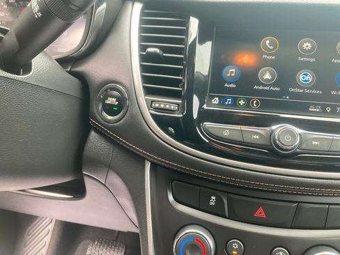 Used 2018 Chevrolet Trax LT w/ LT Convenience Package AWD/4WD image 21