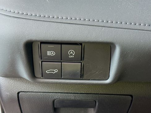 Certified 2023 Toyota Highlander XLE image 10