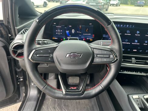 Used 2024 Chevrolet Equinox EV RS FWD image 8