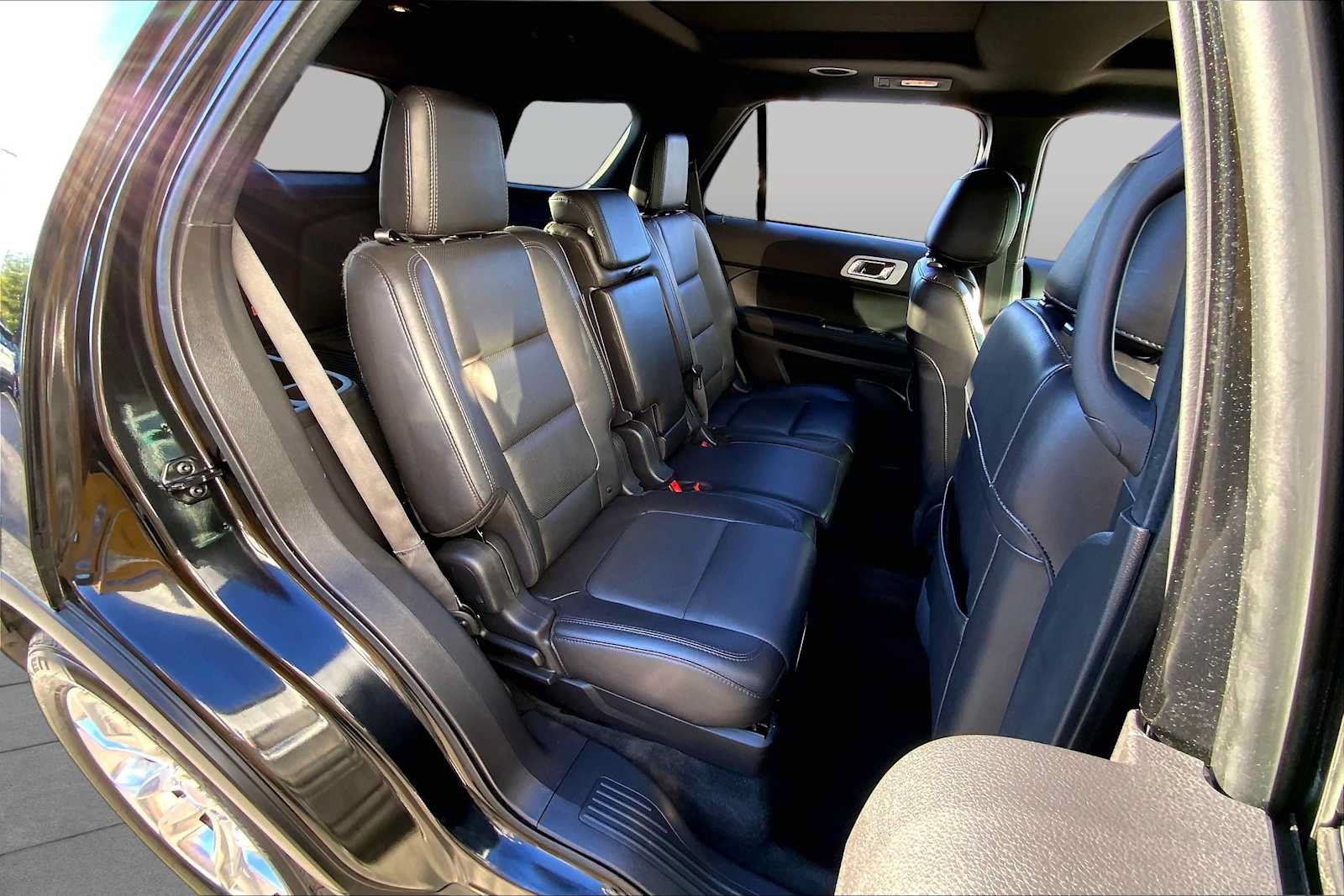 Used 2015 Ford Explorer Limited w/ Equipment Group 302A AWD/4WD image 19