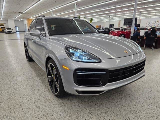 Used 2022 Porsche Cayenne Turbo S AWD/4WD image 4