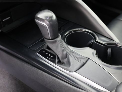 Used 2020 Toyota Camry SE image 6