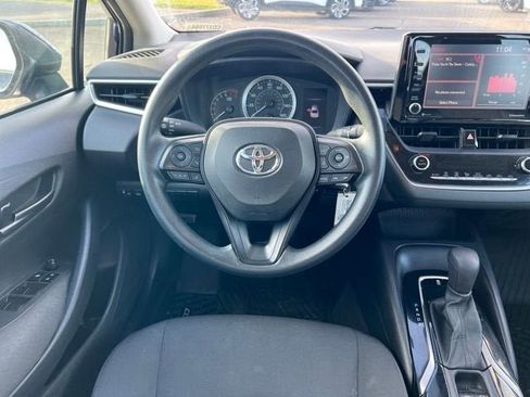 Used 2022 Toyota Corolla LE image 17