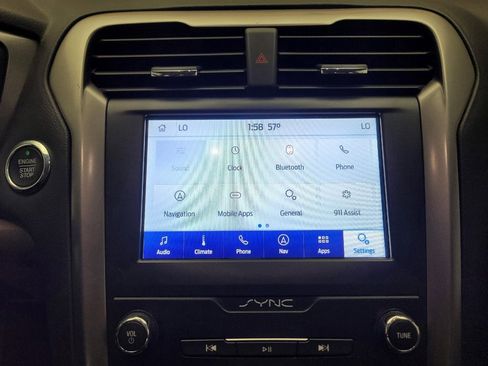 Used 2020 Ford Fusion SE image 25