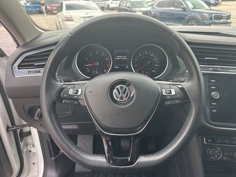 Used 2020 Volkswagen Tiguan SE FWD image 19