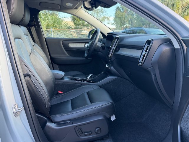 Certified 2025 Volvo XC40 B5 Ultra AWD/4WD image 18