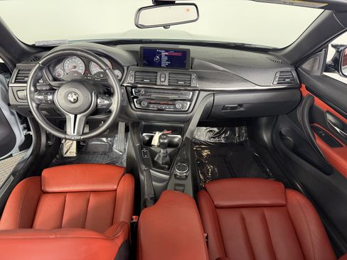 Used 2015 BMW M4 Convertible image 17