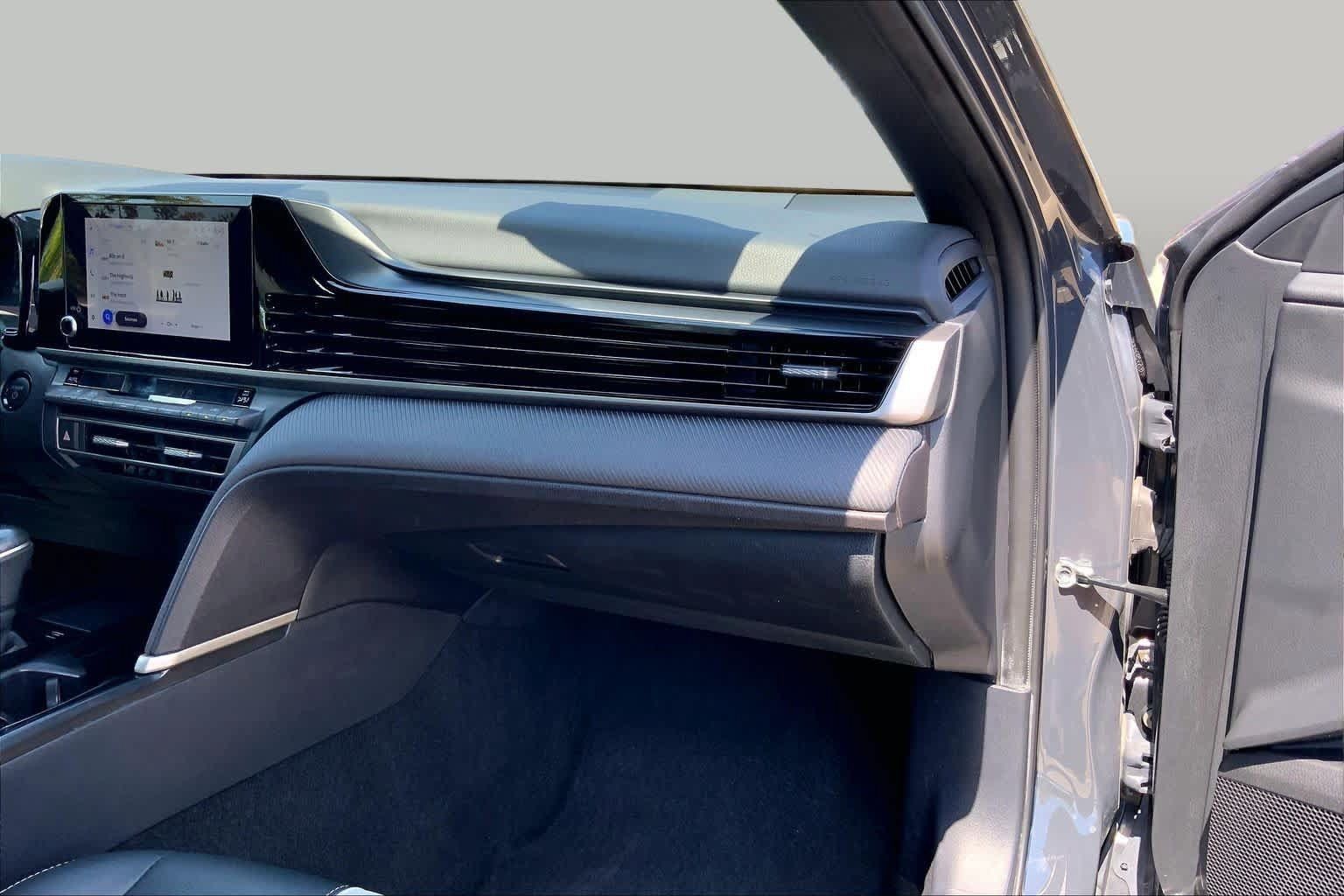 Used 2025 Toyota Camry SE FWD image 18