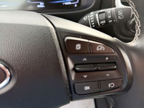 Certified 2024 Hyundai Venue Limited FWD image 21