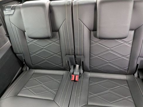 Used 2024 Volkswagen Atlas SE AWD/4WD image 19